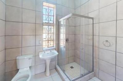 5 Bedroom House for Sale in Upington Central-7