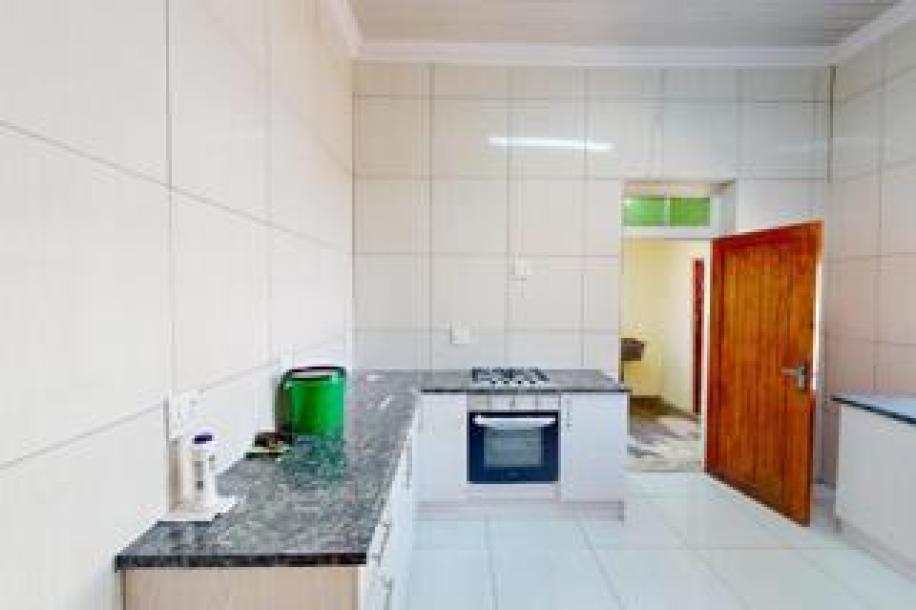 5 Bedroom House for Sale in Upington Central-9