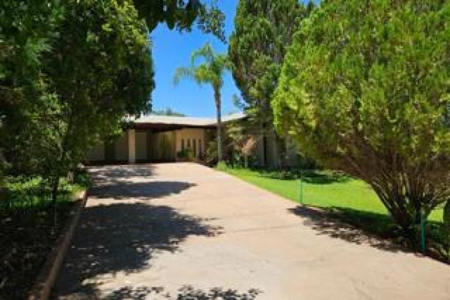 4 Bedroom House for Sale in Middelpos-0