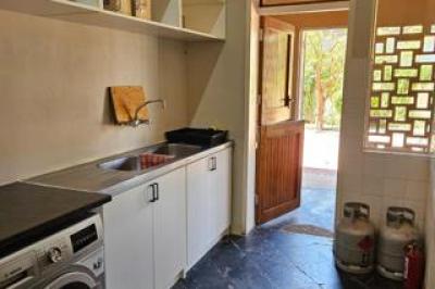 4 Bedroom House for Sale in Middelpos-9