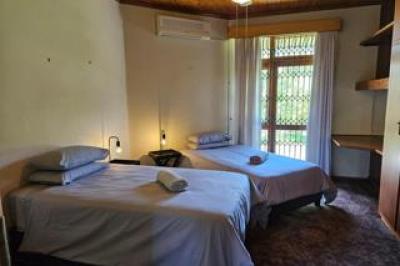 4 Bedroom House for Sale in Middelpos-10