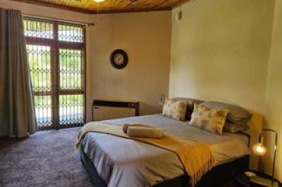 4 Bedroom House for Sale in Middelpos-11