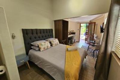 4 Bedroom House for Sale in Middelpos-13