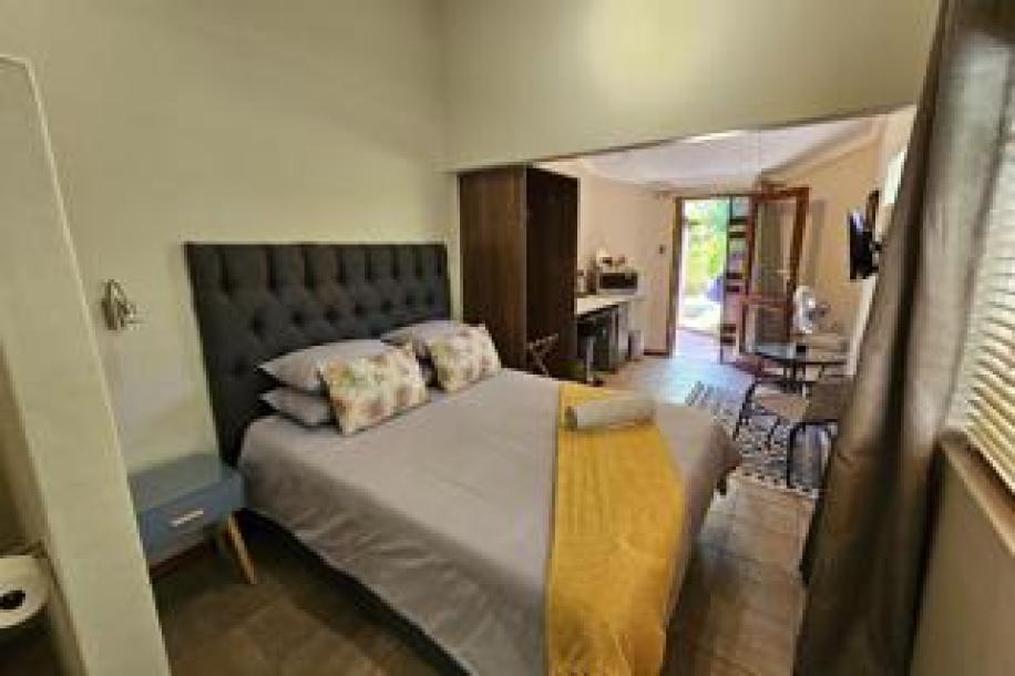 4 Bedroom House for Sale in Middelpos-13