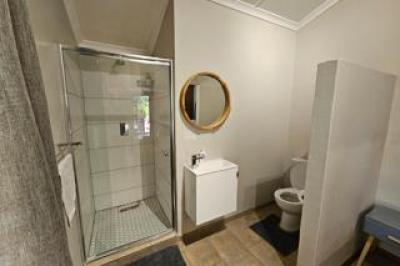 4 Bedroom House for Sale in Middelpos-14