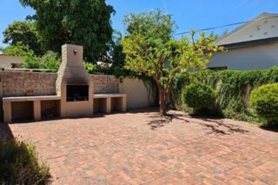 4 Bedroom House for Sale in Middelpos-15