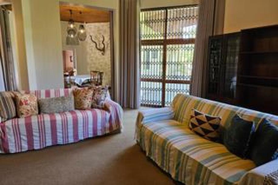 4 Bedroom House for Sale in Middelpos-3