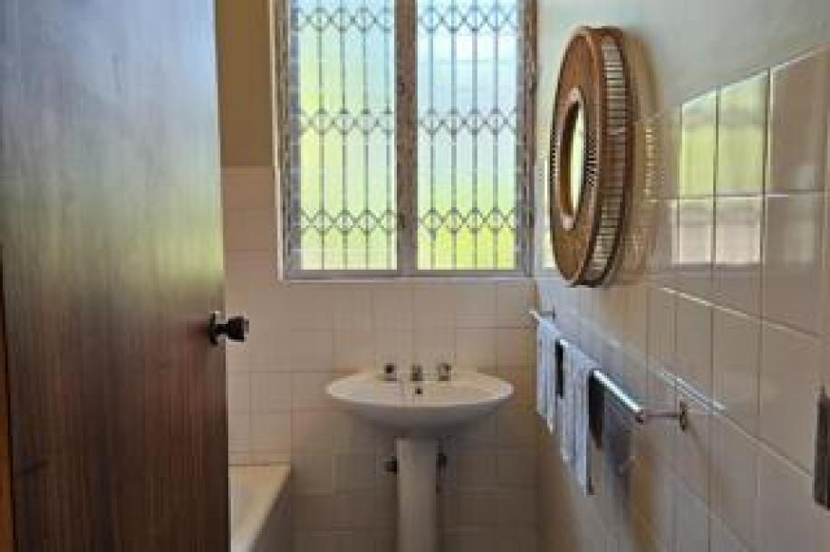 4 Bedroom House for Sale in Middelpos-6