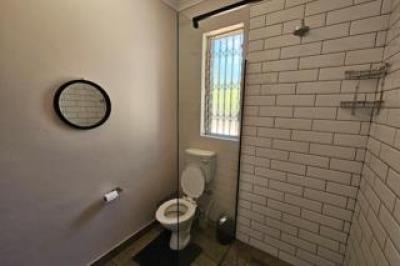 4 Bedroom House for Sale in Middelpos-7