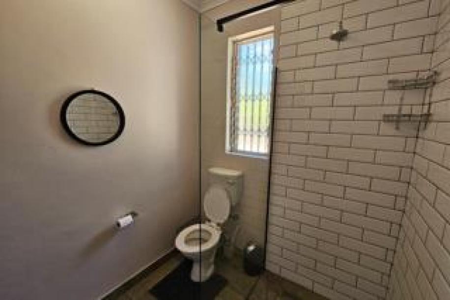 4 Bedroom House for Sale in Middelpos-7