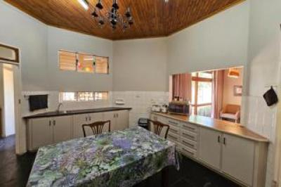 4 Bedroom House for Sale in Middelpos-8