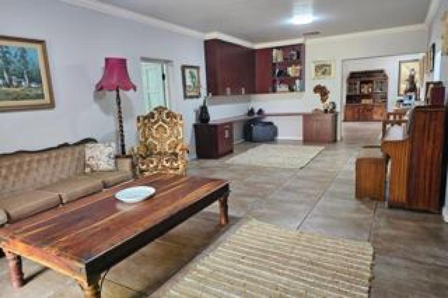 8 Bedroom House for Sale in Keidebees-9