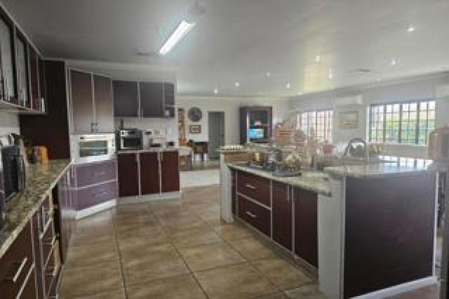 8 Bedroom House for Sale in Keidebees-4