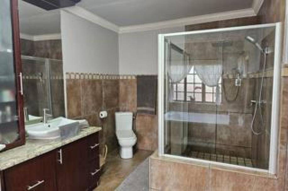 8 Bedroom House for Sale in Keidebees-8