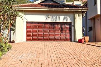3 Bedroom Townhouse for Sale in Matumi Golf Estate