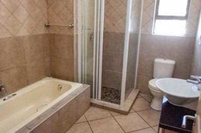 3 Bedroom Townhouse for Sale in Matumi Golf Estate-9