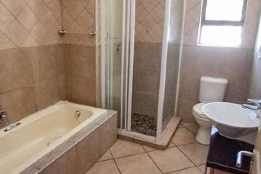 3 Bedroom Townhouse for Sale in Matumi Golf Estate-9