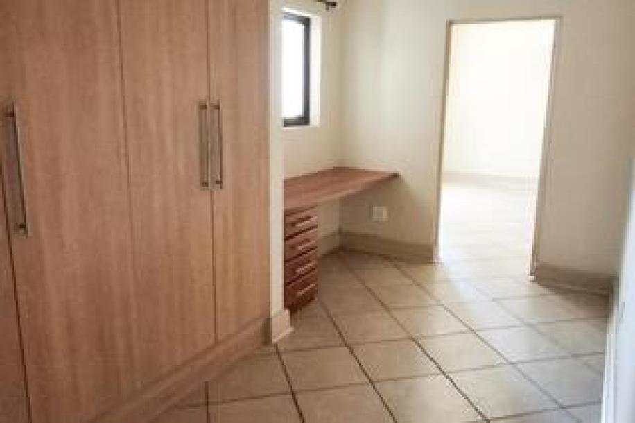 3 Bedroom Townhouse for Sale in Matumi Golf Estate-10