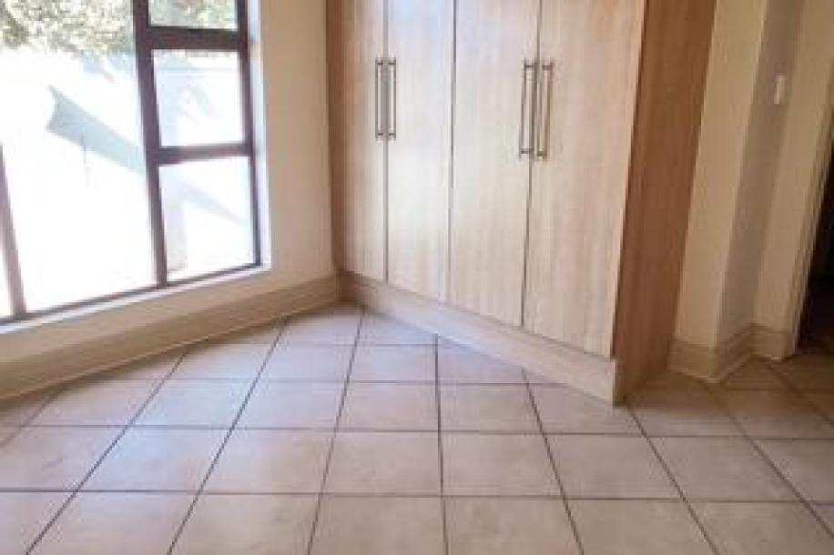 3 Bedroom Townhouse for Sale in Matumi Golf Estate-13