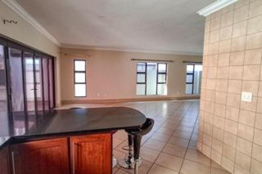 3 Bedroom Townhouse for Sale in Matumi Golf Estate-5