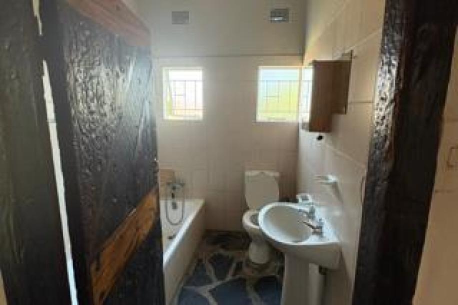 3 Bedroom House to Rent in Alkmaar-10