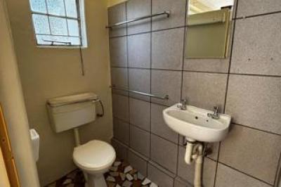 4.5 Bedroom House to Rent in Karino-14