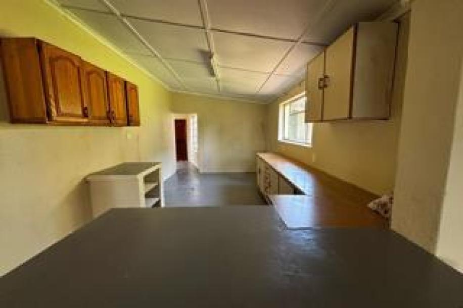 4.5 Bedroom House to Rent in Karino-5