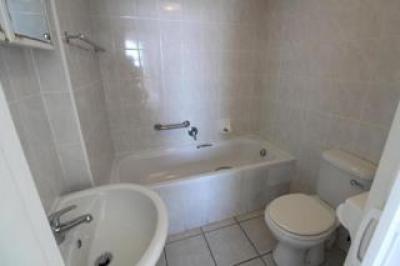 2 Bedroom Apartment / Flat to Rent in Margate Beach-11