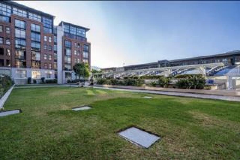 2 Bedroom Apartment / Flat to Rent in Gardens-18