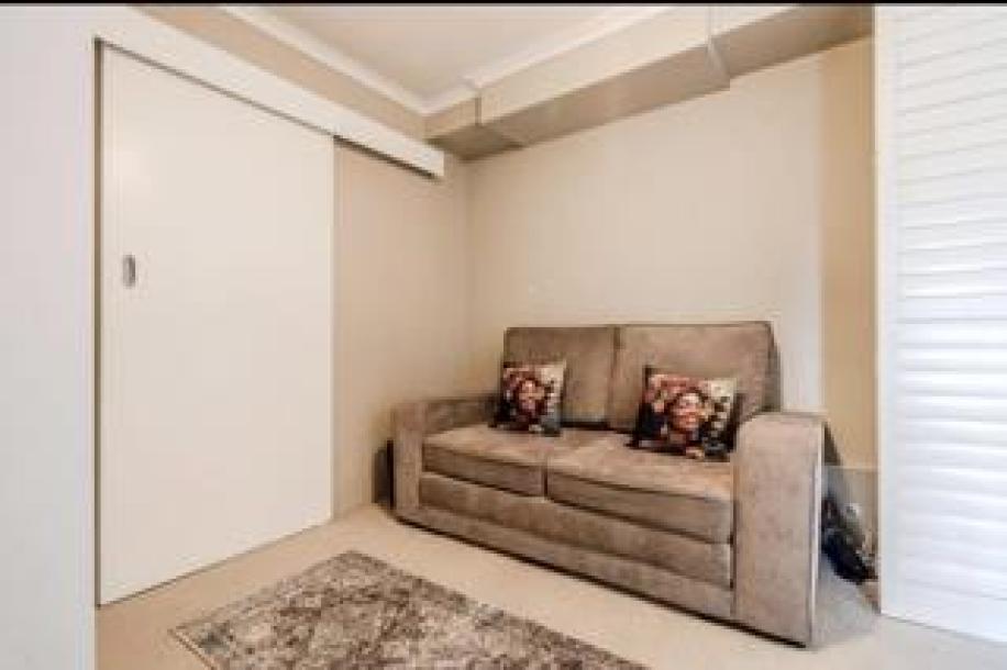 2 Bedroom Apartment / Flat to Rent in Gardens-3