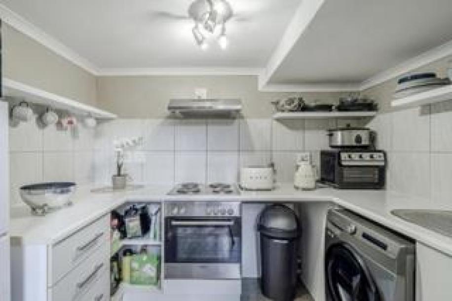 2 Bedroom Apartment / Flat to Rent in Gardens-9
