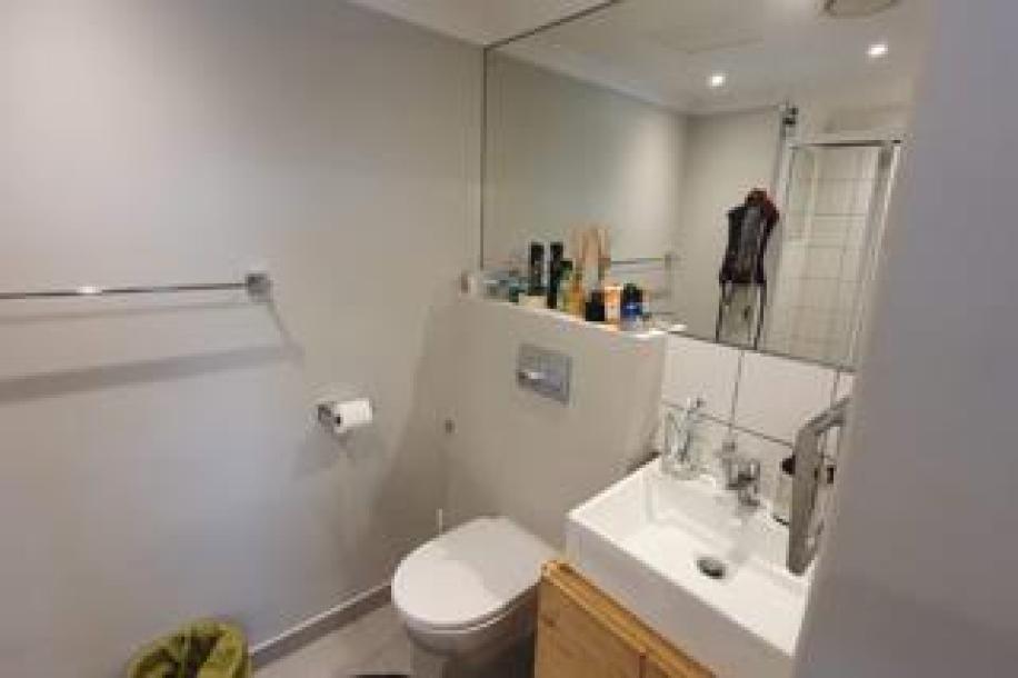 2 Bedroom Apartment / Flat to Rent in Woodstock-11