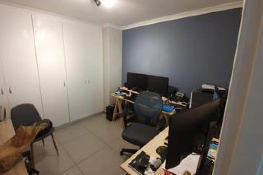 2 Bedroom Apartment / Flat to Rent in Woodstock-14