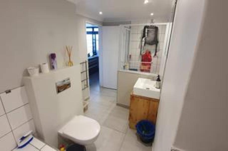 2 Bedroom Apartment / Flat to Rent in Woodstock-16