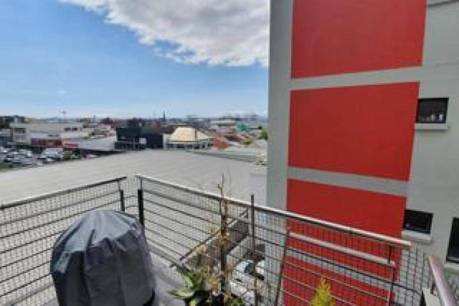 2 Bedroom Apartment / Flat to Rent in Woodstock-6