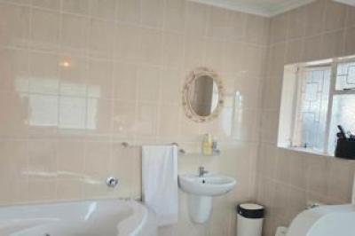 3 Bedroom House to Rent in Broadwood-15