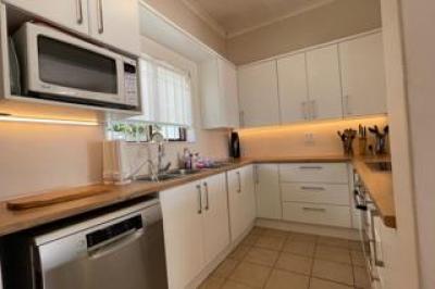 2 Bedroom Townhouse to Rent in Walmer-11