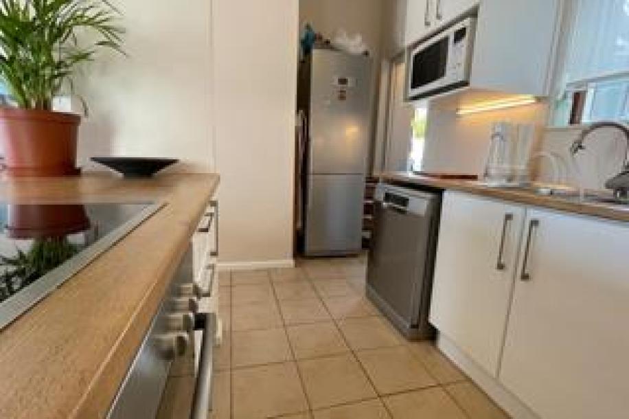 2 Bedroom Townhouse to Rent in Walmer-12