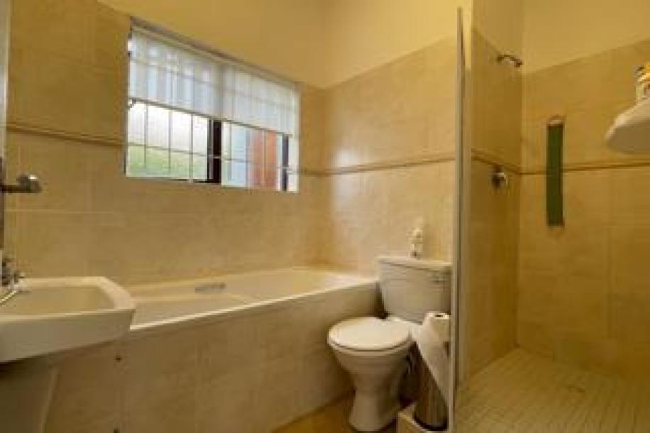 2 Bedroom Townhouse to Rent in Walmer-13