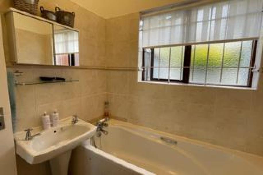 2 Bedroom Townhouse to Rent in Walmer-14