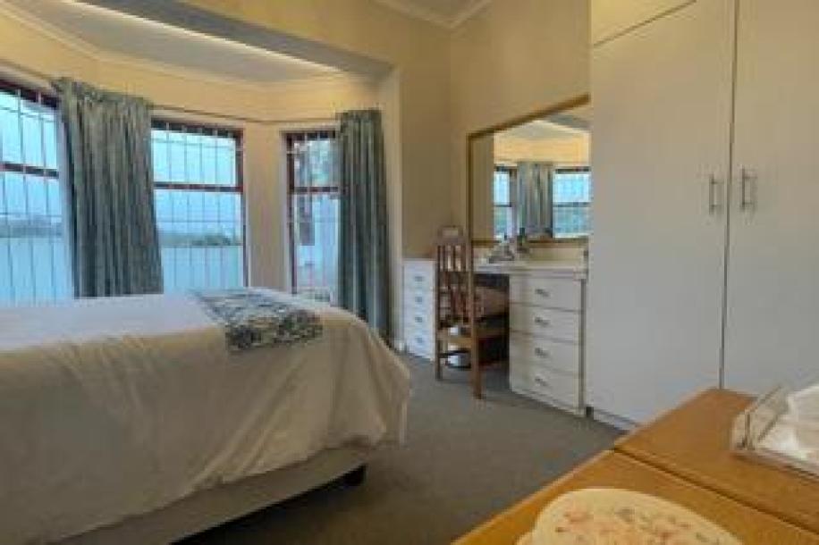 2 Bedroom Townhouse to Rent in Walmer-17