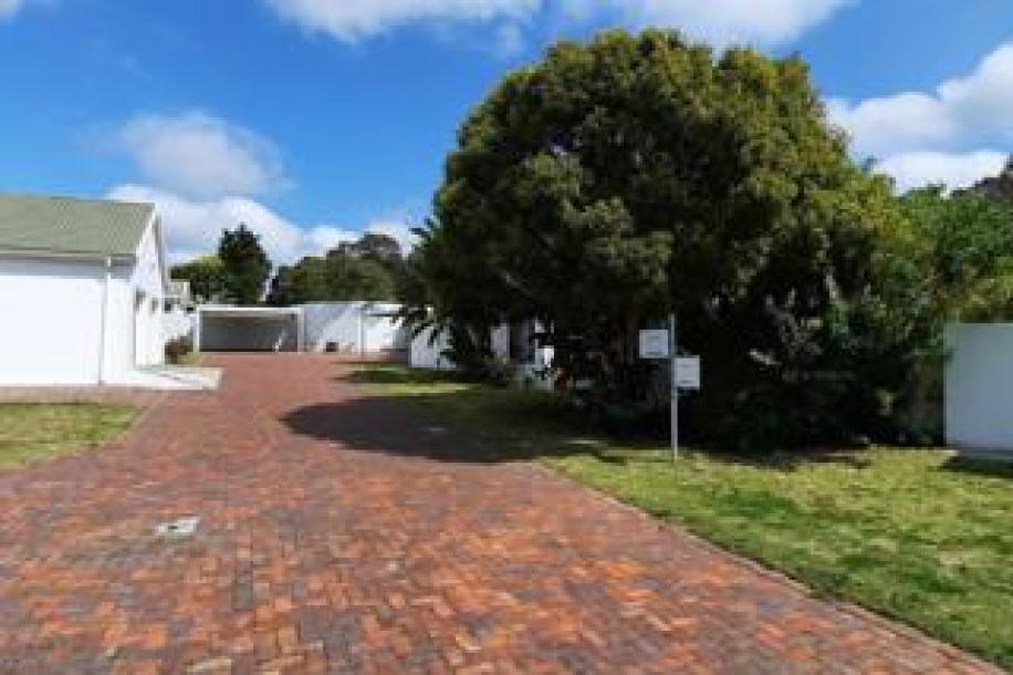 2 Bedroom Townhouse to Rent in Walmer-2