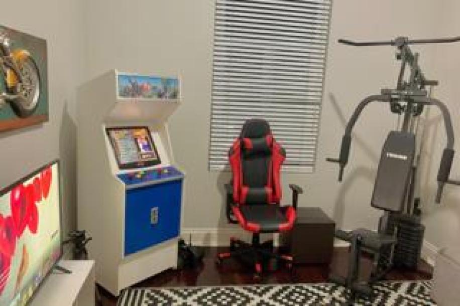 4 Bedroom House for Sale in Morningside-17