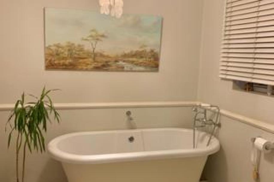 4 Bedroom House for Sale in Morningside-19