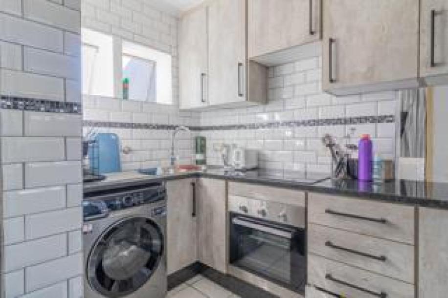 3 Bedroom Townhouse for Sale in Mulbarton-11