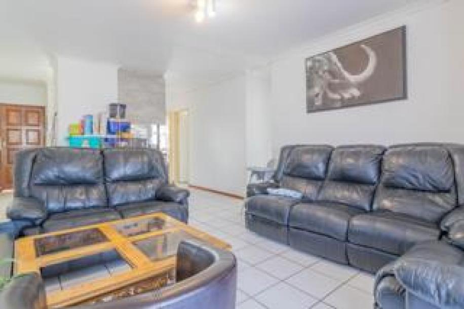 3 Bedroom Townhouse for Sale in Mulbarton-15