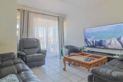 3 Bedroom Townhouse for Sale in Mulbarton