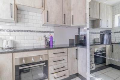 3 Bedroom Townhouse for Sale in Mulbarton