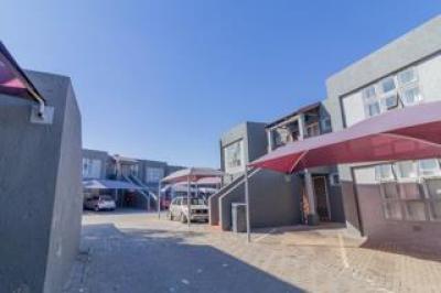 3 Bedroom Townhouse for Sale in Mulbarton