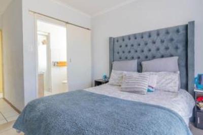 3 Bedroom Townhouse for Sale in Mulbarton